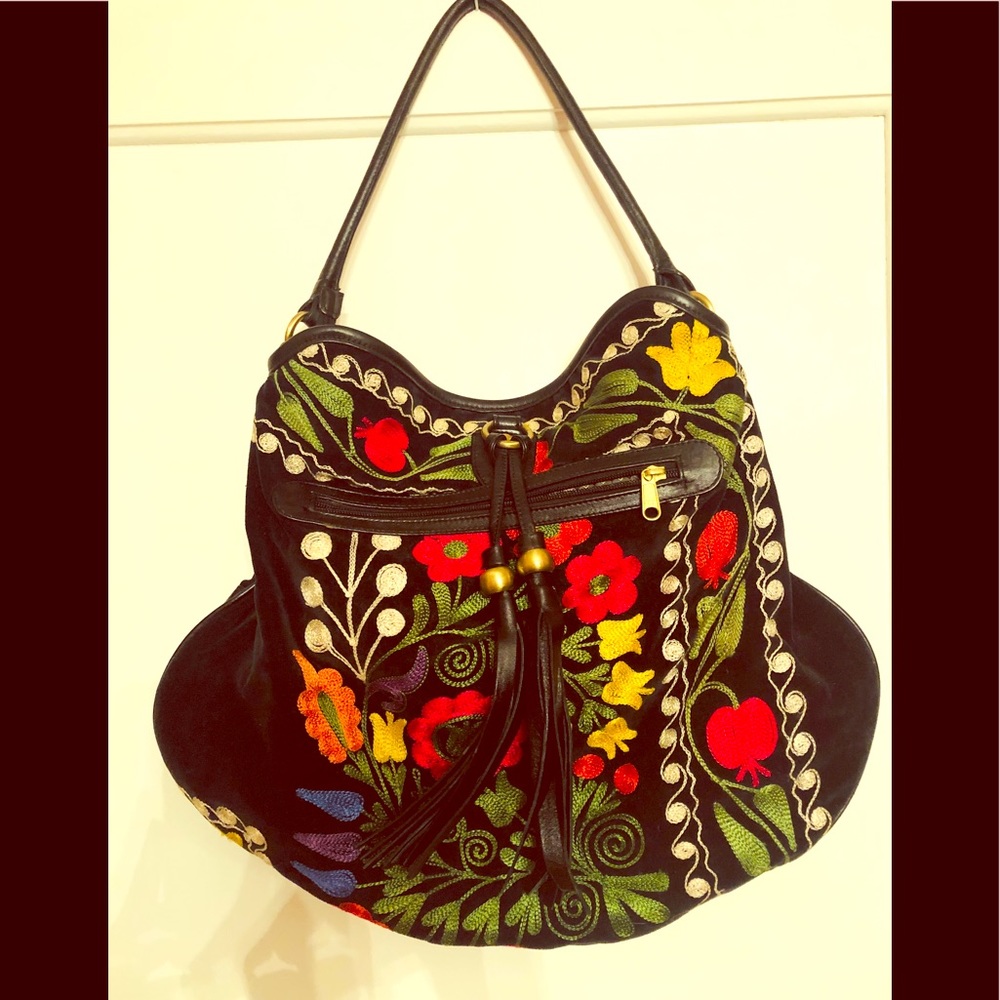 Beautiful embroidered purse🌹